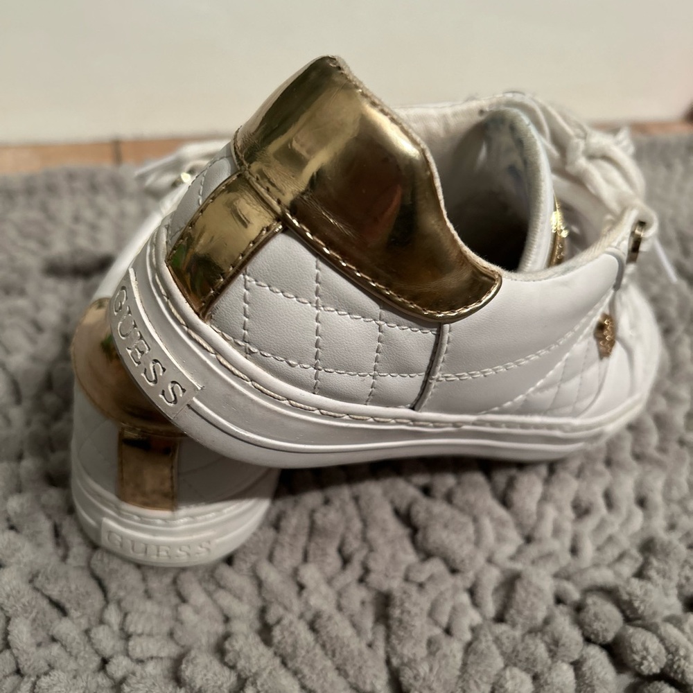 Guess White Quilted Sneakers for Women in Excellent Condition